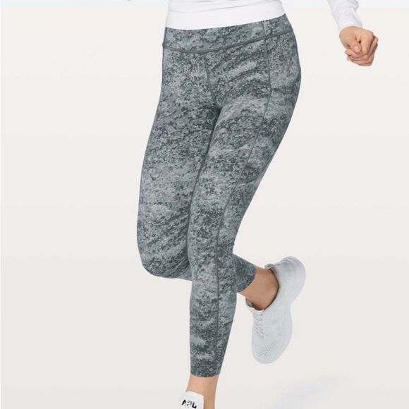 Women’s Lululemon Fast & Free 7/8 leggings - ice grey - size‎ 4 - Picture 1 of 10